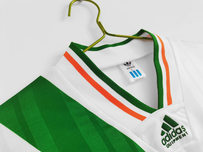 𝗖𝗮𝗺𝗶𝘀𝗮 𝗥𝗲𝘁𝗿𝗼̂ 𝙄𝙧𝙡𝙖𝙣𝙙𝙖 |𝟭𝟵𝟵𝟮/𝟵𝟰