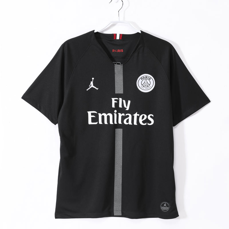 𝗖𝗮𝗺𝗶𝘀𝗮 𝗥𝗲𝘁𝗿𝗼̂ 𝗣𝗮𝗿𝗶𝘀  𝟮𝟬𝟭𝟴/𝟭𝟵